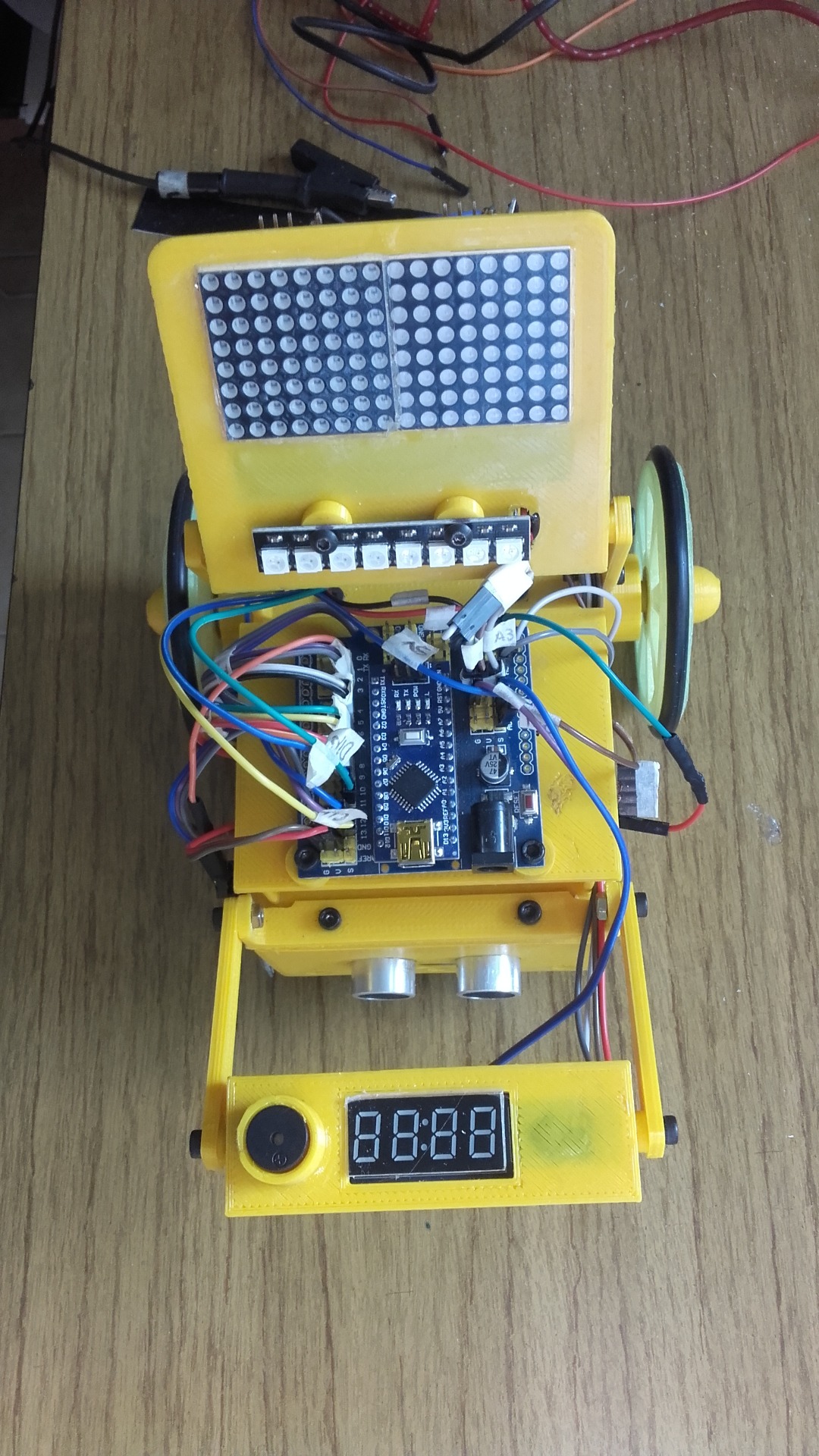 DibuRobot un robot manejado por celular o infrarrojo. Posee dos motores paso a paso con sus drivers. Usa pilas recargables con fuente celular. El arduino Nano esta accesible para hacer las ampliaciones que se quieran. Permite la programación por arduino o usando el teclado como introducción. Desarrolla juegos de cuadricula con diversas tematicas para aprendizaje y diversión. Consulta si es de tu interes.